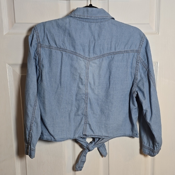 NWOT Womens Size M Medium Denim Blue Crop Top That Ties In Front - Picture 4 of 4